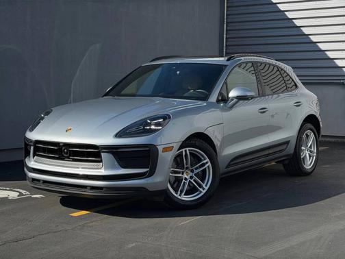 Dolomite Silver Metallic 2025 Porsche Macan