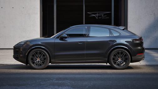 Chromite Black Metallic 2026 Porsche Cayenne