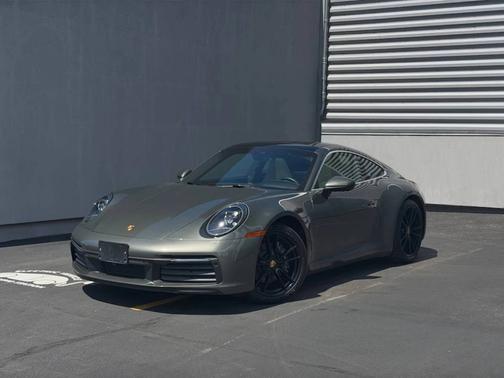 Aventurine Green Metallic 2021 Porsche 911