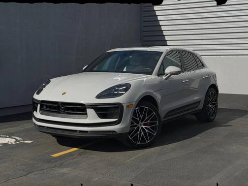 Chalk 2025 Porsche Macan