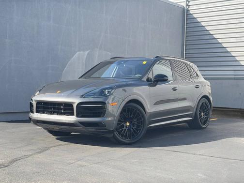 Quartzite Grey Metallic 2022 Porsche Cayenne