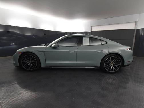 Shade Green Metallic 2025 Porsche Taycan
