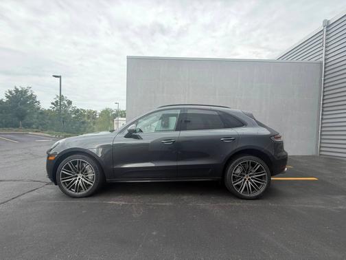 Vulcano Gray Metallic 2020 Porsche Macan