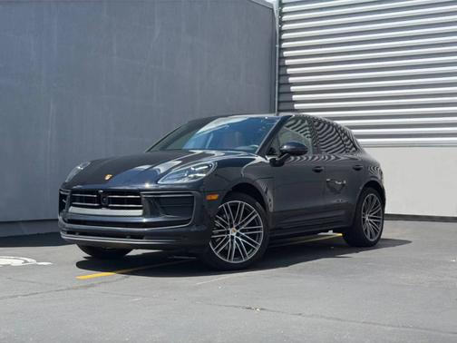 Jet Black Metallic 2025 Porsche Macan