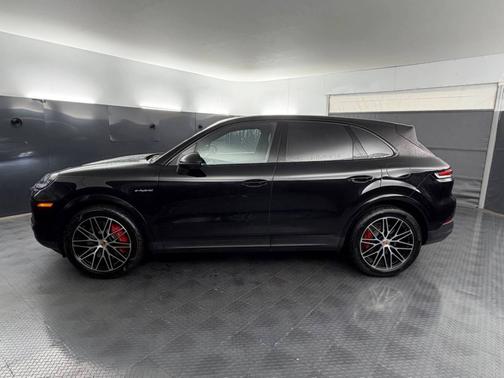 2025 Porsche Cayenne 