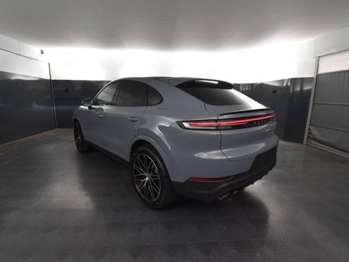 Arctic Grey 2025 Porsche Cayenne