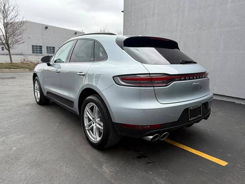 Dolomite Silver Metallic 2020 Porsche Macan