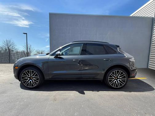 Volcano Grey Metallic 2026 Porsche Macan