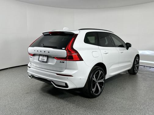 2025 Volvo XC60 B5 Ultra