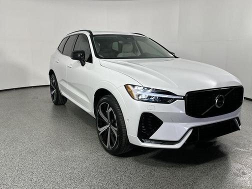 2025 Volvo XC60 B5 Ultra