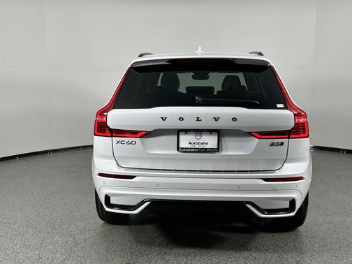 2025 Volvo XC60 B5 Ultra
