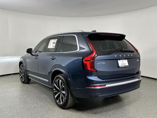 2025 Volvo XC90 B6 Core