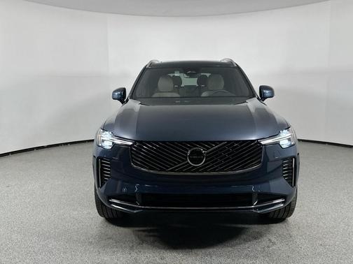 2025 Volvo XC90 B6 Core