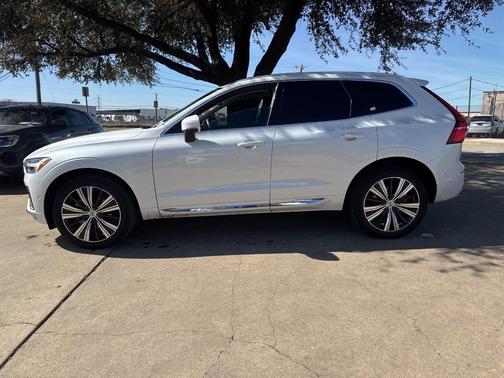 2023 Volvo XC60 B5 Plus Bright Theme