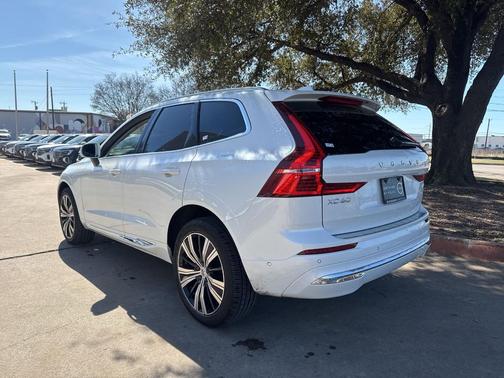 2023 Volvo XC60 B5 Plus Bright Theme