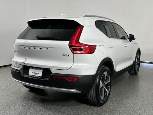 2025 Volvo XC40 B5 Plus Bright Theme