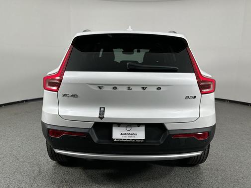 2025 Volvo XC40 B5 Plus Bright Theme