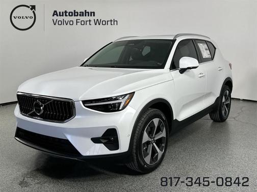 2025 Volvo XC40 B5 Plus Bright Theme