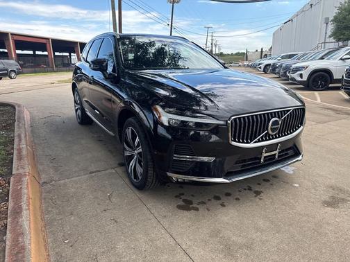 Onyx Black Metallic 2023 Volvo XC60 B5 Plus Bright Theme