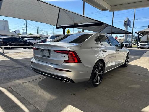 Bright Silver Metallic 2022 Volvo S60 B5 Inscription