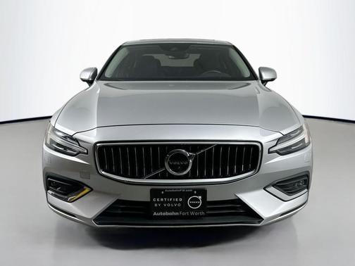 Bright Silver Metallic 2022 Volvo S60 B5 Inscription