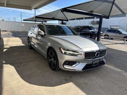 Bright Silver Metallic 2022 Volvo S60 B5 Inscription