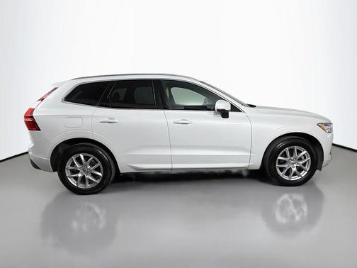 2020 Volvo XC60 T5 Momentum