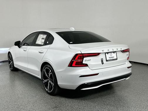 2025 Volvo S60 B5 Plus
