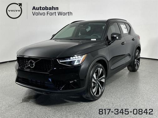 2025 Volvo XC40 B5 Plus Dark Theme