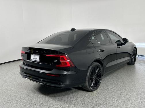 2024 Volvo S60 Recharge Plug-In Hybrid T8 Ultimate Black Edition