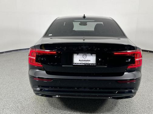 2024 Volvo S60 Recharge Plug-In Hybrid T8 Ultimate Black Edition