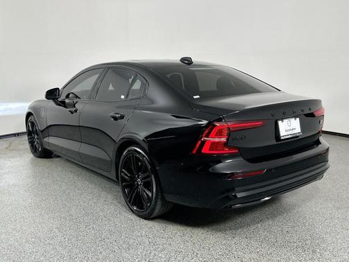 2024 Volvo S60 Recharge Plug-In Hybrid T8 Ultimate Black Edition