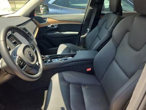 2024 Volvo XC90 B5 Plus Bright Theme