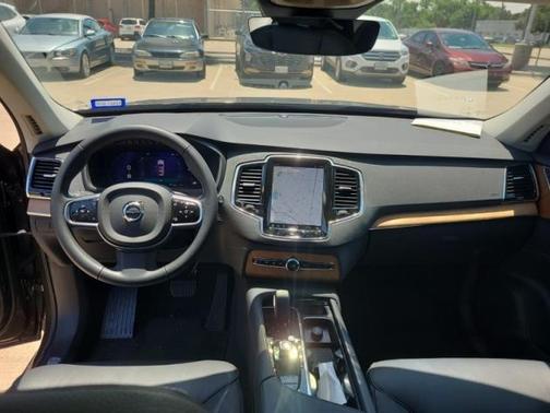 2024 Volvo XC90 B5 Plus Bright Theme