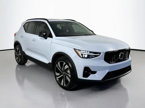 Cloud 9 White 2026 Volvo XC40 B5 Ultra