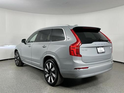 2024 Volvo XC90 Recharge Plug-In Hybrid T8 Ultimate Bright Theme 7-Seater