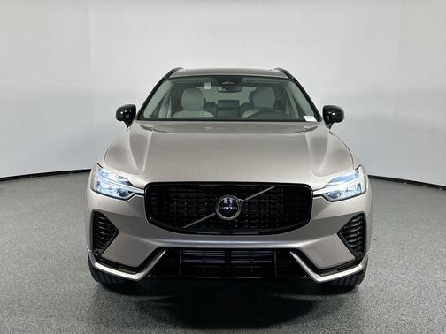 2025 Volvo XC60 Plug-In Hybrid T8 Plus