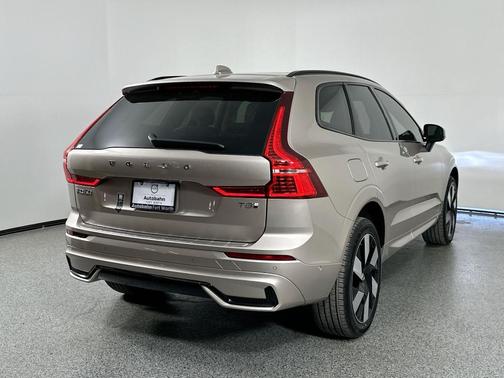 2025 Volvo XC60 Plug-In Hybrid T8 Plus