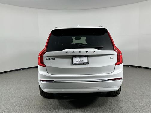 2023 Volvo XC90 Recharge Plug-In Hybrid T8 Core Bright Theme