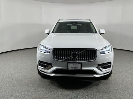 2023 Volvo XC90 Recharge Plug-In Hybrid T8 Core Bright Theme