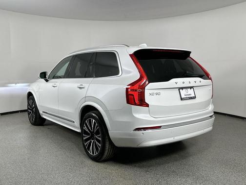 2023 Volvo XC90 Recharge Plug-In Hybrid T8 Core Bright Theme