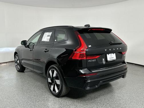 2025 Volvo XC60 Plug-In Hybrid T8 Plus