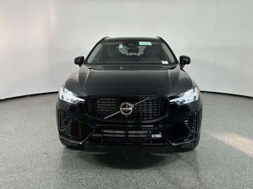 2025 Volvo XC60 Plug-In Hybrid T8 Plus