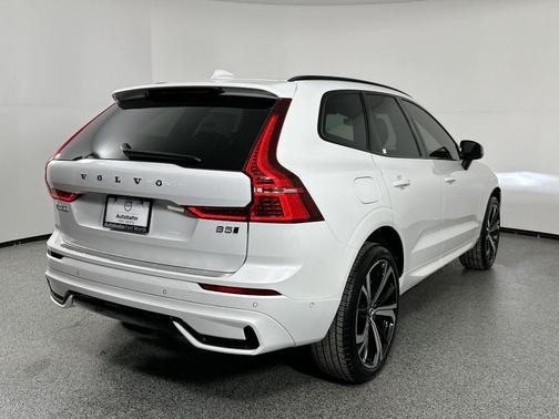 2025 Volvo XC60 B5 Ultra