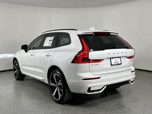 2025 Volvo XC60 B5 Ultra