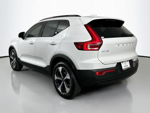 2026 Volvo XC40 B5 Plus
