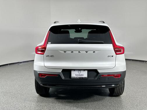 2026 Volvo XC40 B5 Plus