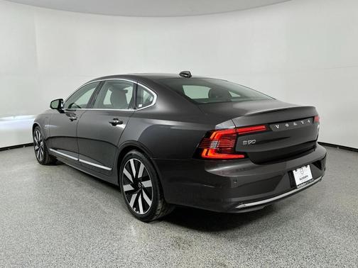 2024 Volvo S90 Recharge Plug-In Hybrid T8 Ultimate