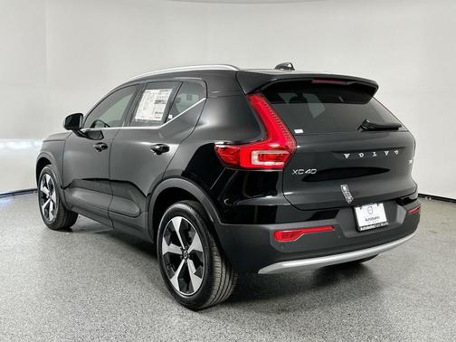 2025 Volvo XC40 B5 Plus Bright Theme