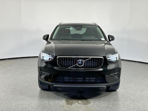 2025 Volvo XC40 B5 Plus Bright Theme